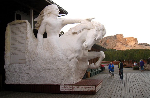 Crazy Horse 1/34-size scale model