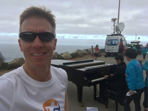 Bixby Bridge pianist at Big Sur International Marathon_bch
