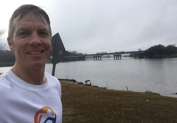 Mike Sohaskey selfie in mile 10 of Louisiana Marathon