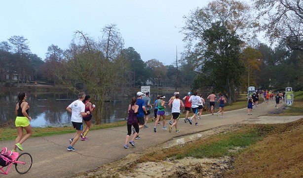 Mile 9 of Louisiana Marathon around University Lake