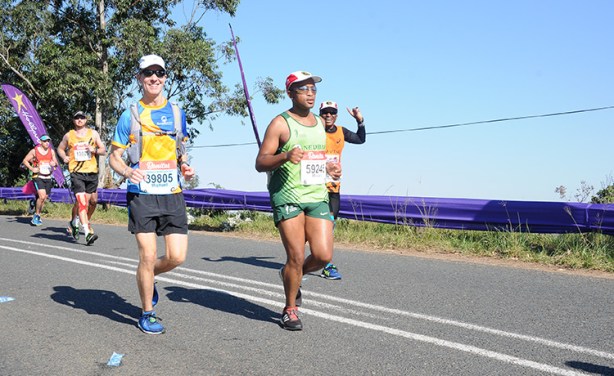 Mike Sohaskey at Drummond halfway point of 2017 Comrades Marathon