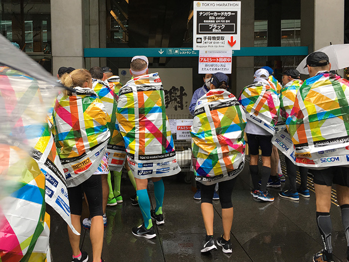 Marathoners making long post-race walk after Tokyo Marathon