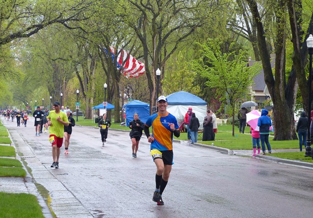 Mike Sohaskey running Fargo Marathon at mile 22